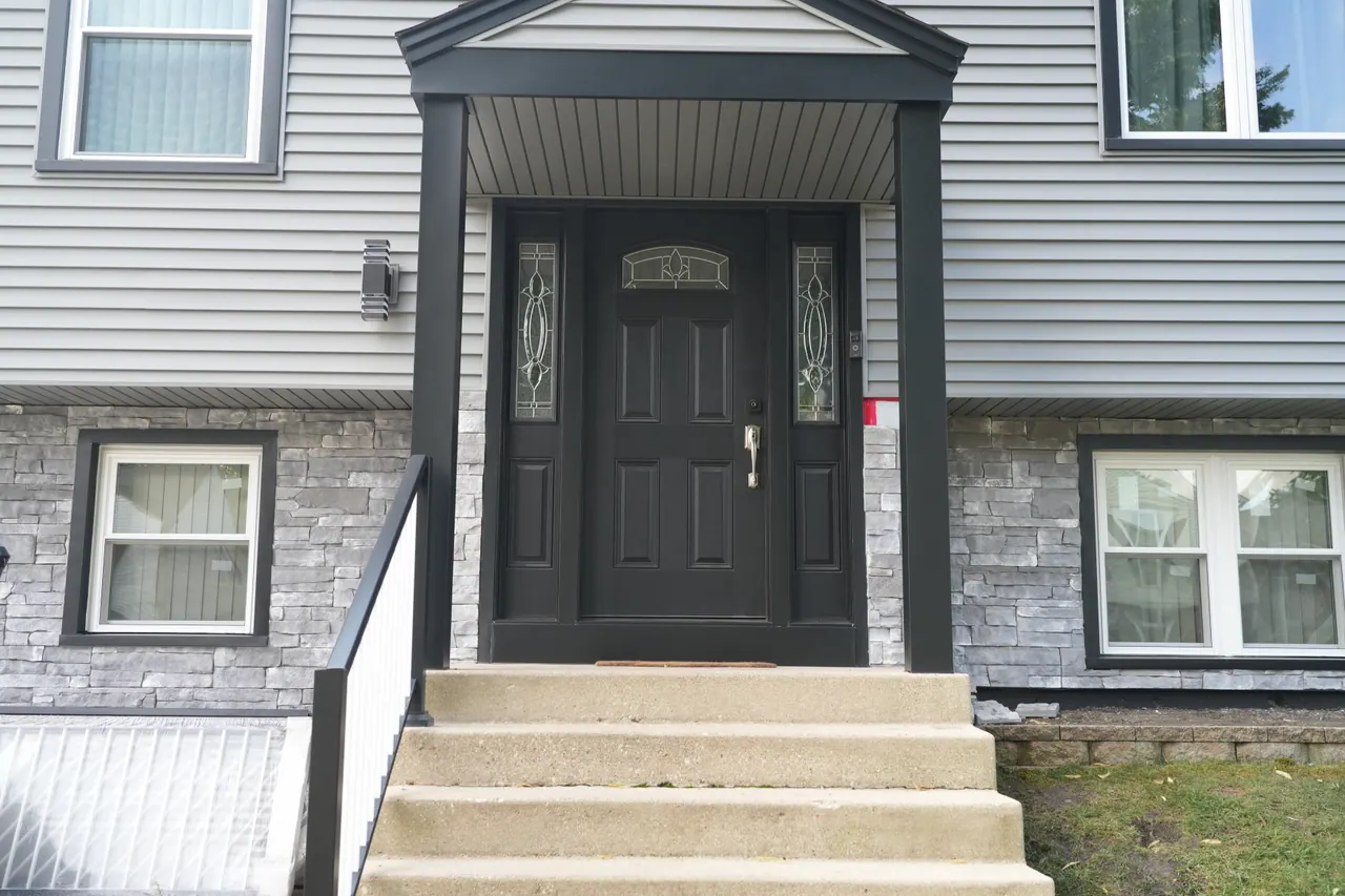 CertainTeed vinyl siding on a south-suburb home
