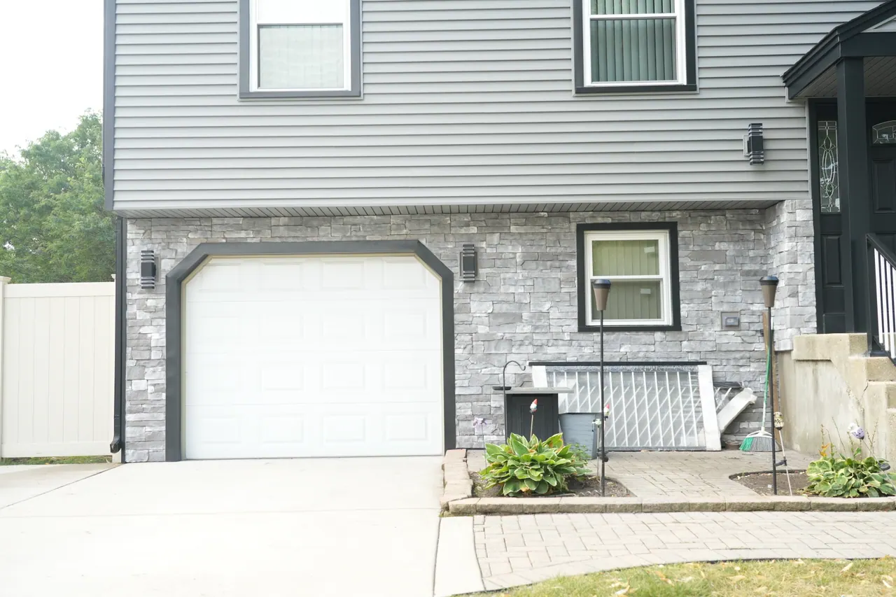 CertainTeed Monogram vinyl siding on a south-suburb home