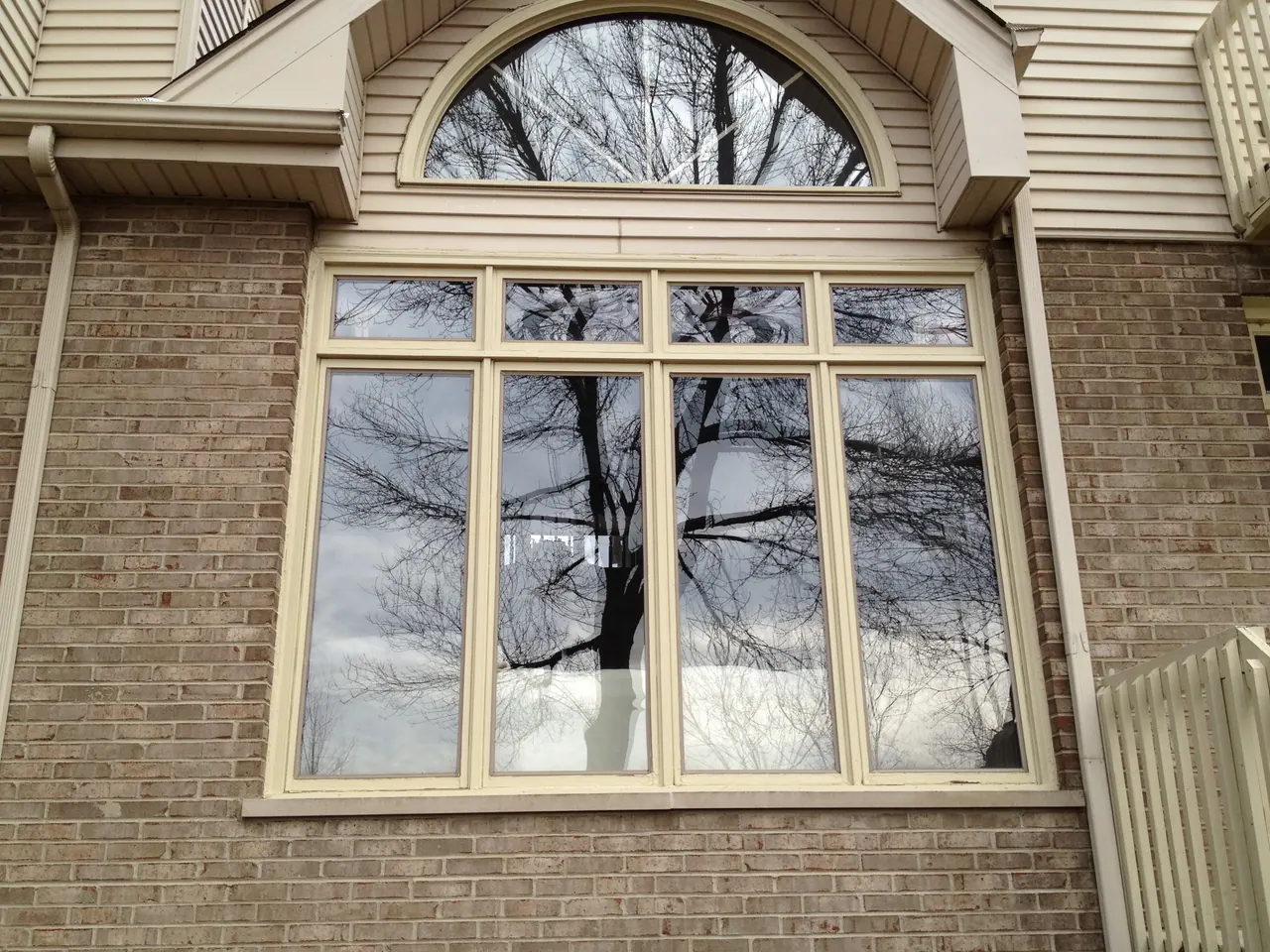 Arched specialty window on a south-suburb home